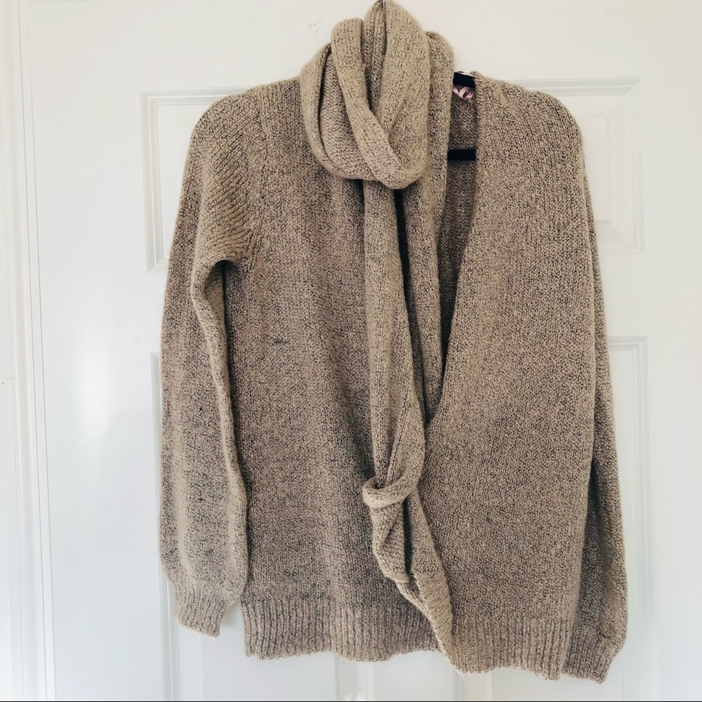 Forever 21 Contemporary Light Brown Sweater Size Medium NWT